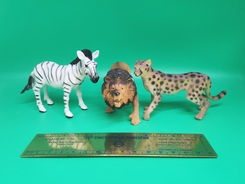 『 Yellow Leopard fam 』by Zuberi 60*60cm Yellow Leopard fam 』by Zuberi 60*60cm Yellow Leopard fam