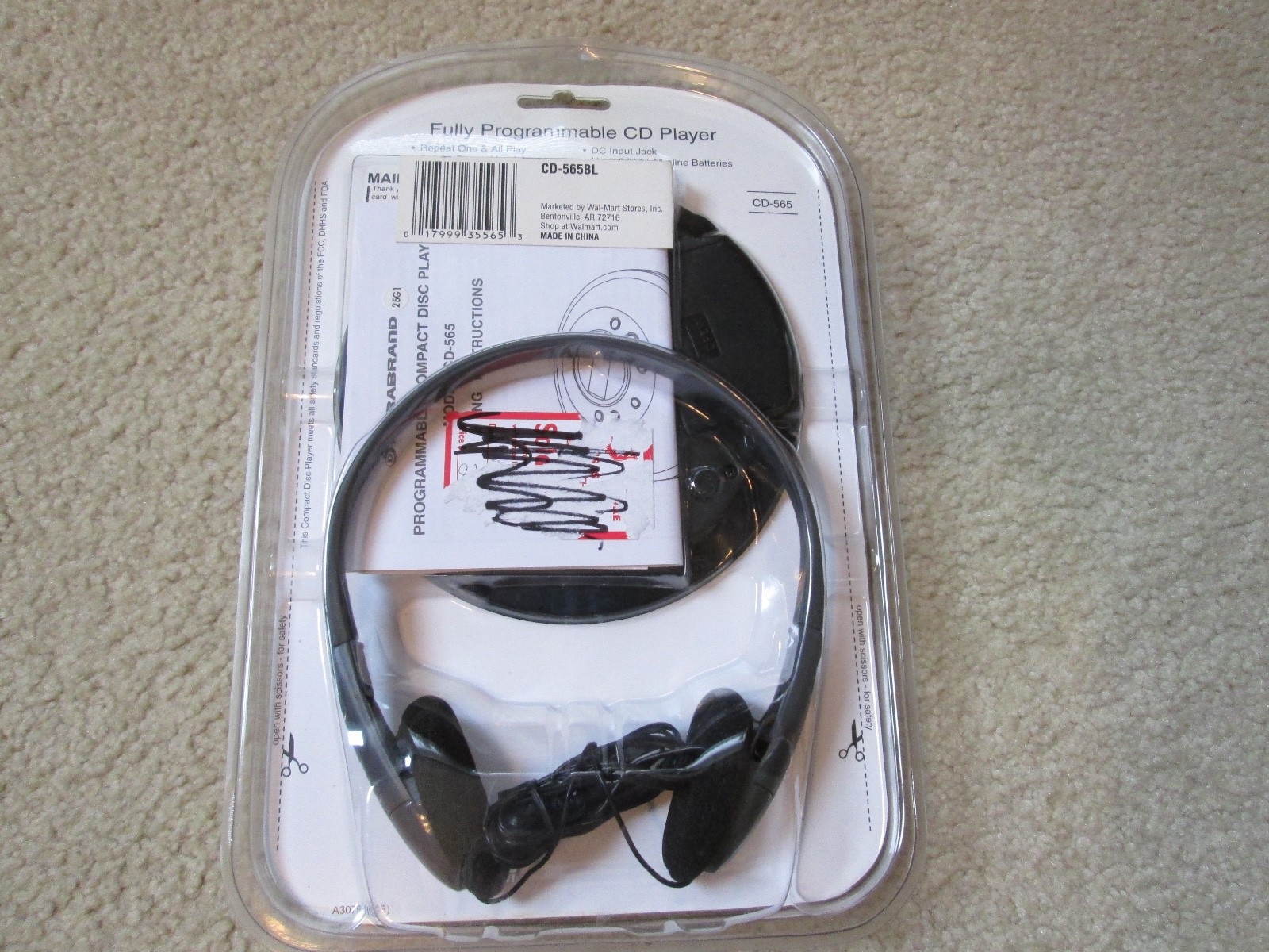 Durabrand CD-565 Black Fully Programmable Personal CD player With Headphones