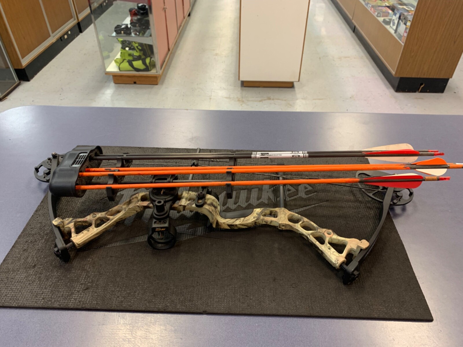 Diamond Infinite Edge Compound Bow DL, DW Unknown