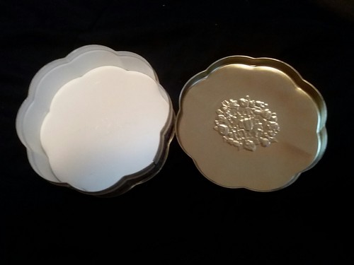 Avon 1981 Valentine's Day Floral Cottage Shabby Embossed Decorative Tin