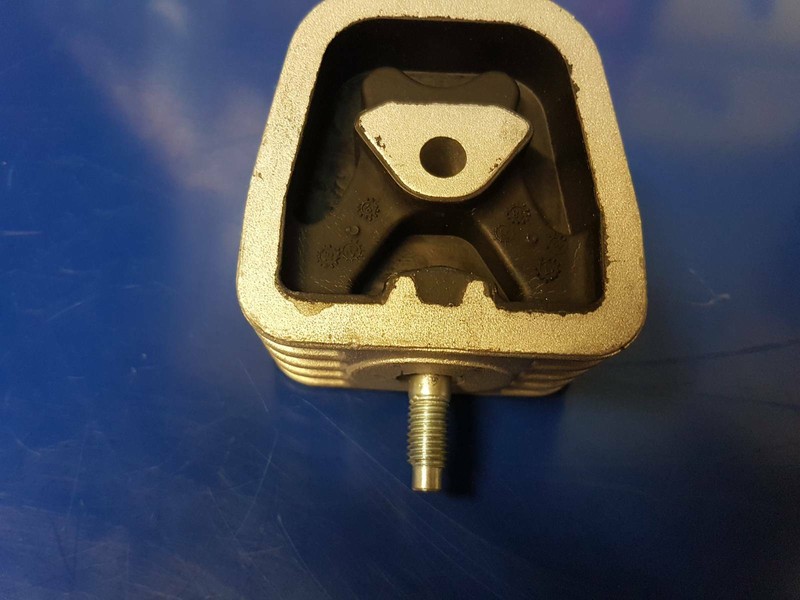 Mercedes A Class W168 Vaneo Engine Mount Front 168 240 12 17 Engine Engine Parts Transmission Gumtree Australia Fairfield Area Bossley Park