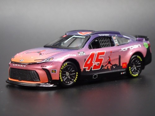 ミニカー NASCAR Chase Briscoe 2024 Mahindra Compact Tractors 1:64 Nascar Diecast