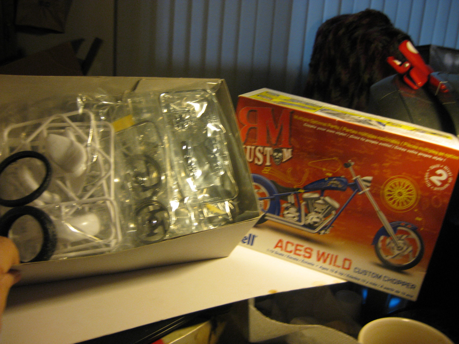 Revell RM Aces Wild Kustom Chopper skill level 2 kit opened 1/12