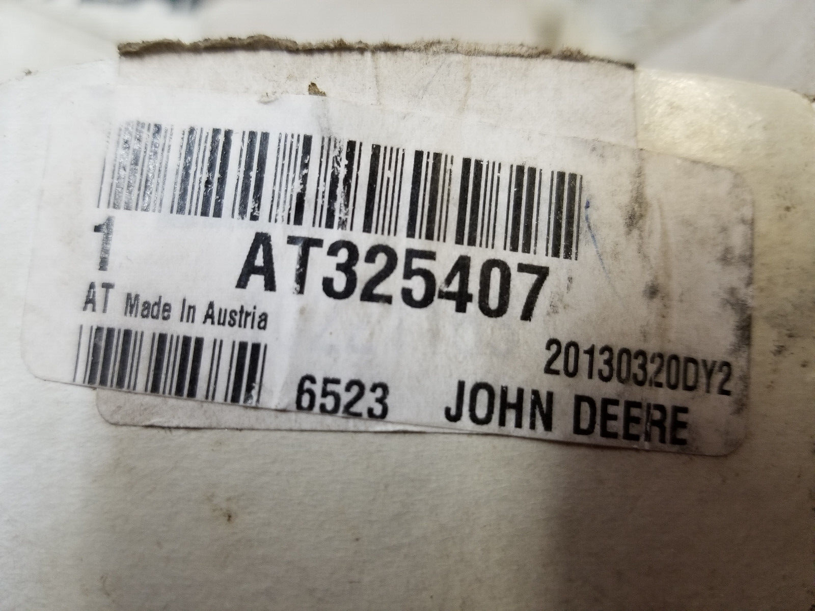 JOHN DEERE AT325407 FILLER CAP - Picture 2 of 5