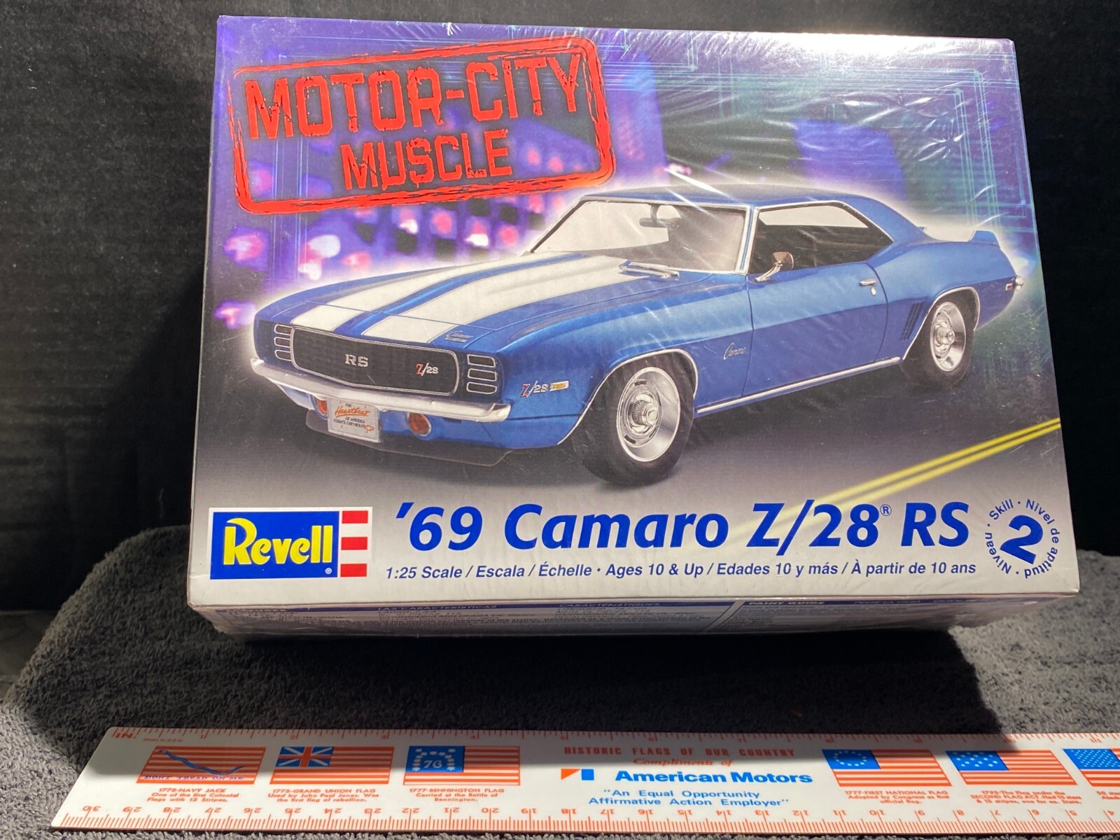 Revell 1969 Z-28 Camaro RS 1:25　カマロ s-l1200.jpg