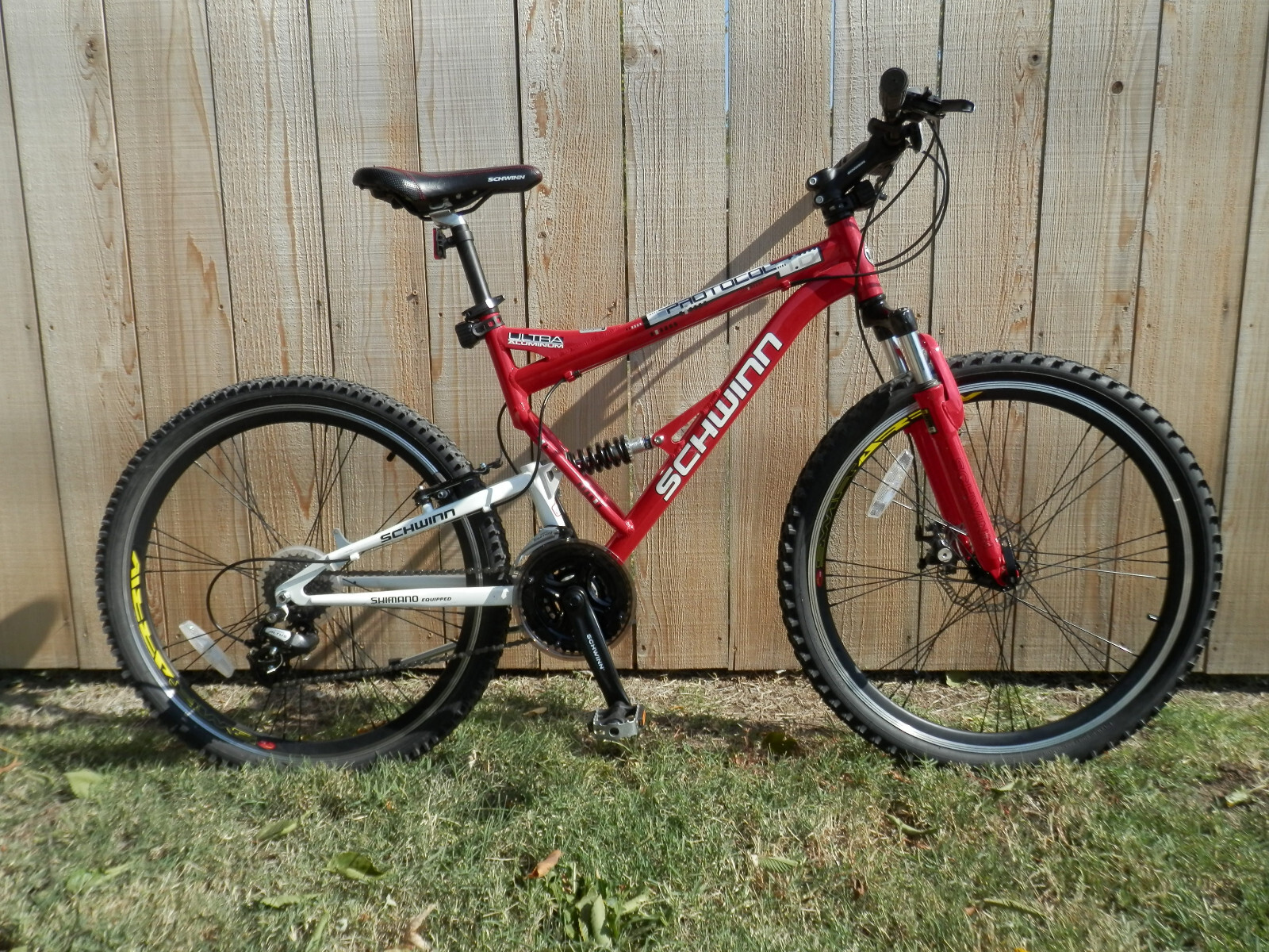 used Red SCHWINN Protocol 1.0 mountain bike 26\