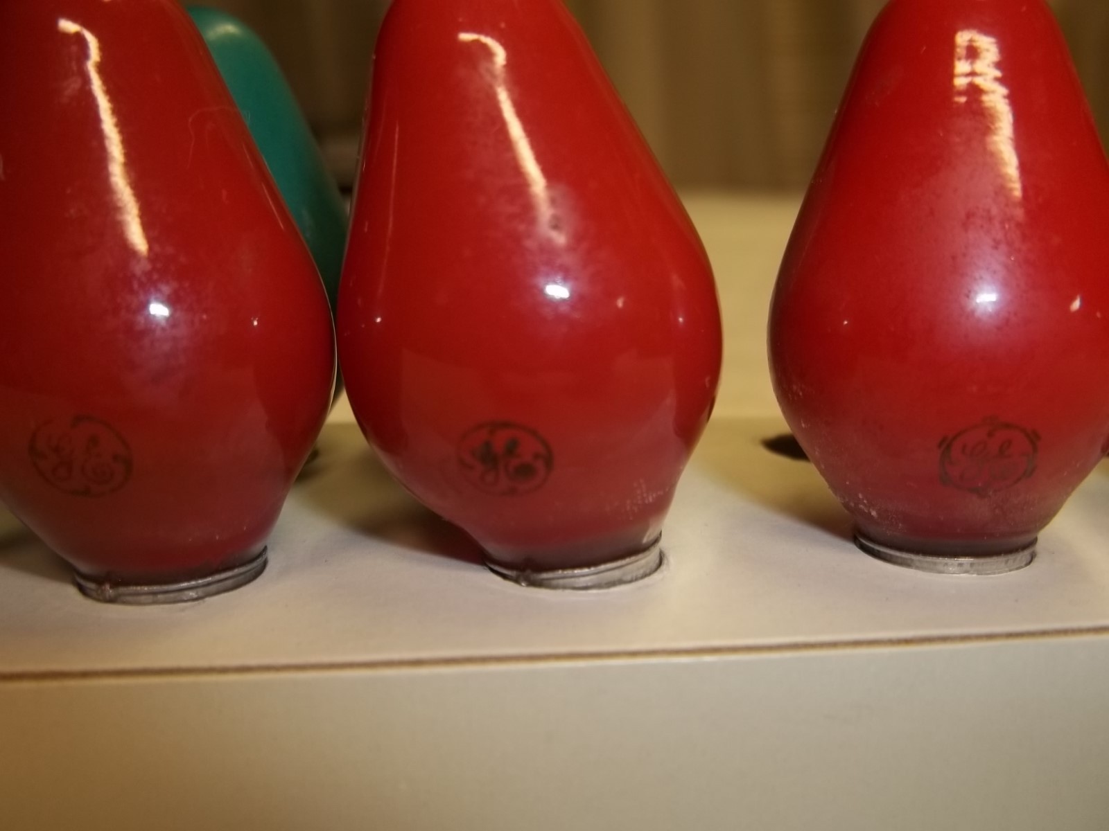 12 VINTAGE  C7 C-7 Christmas Light Bulbs GE black Logos all tested all work