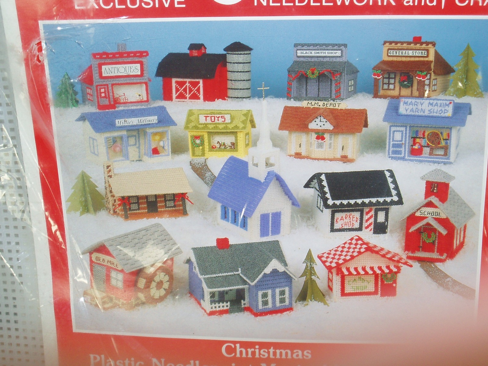 MARY MAXIM PLASTIC NEEDLEPOINT VILLAGE - MUSICAL CHURCH Sealed & New Christmas