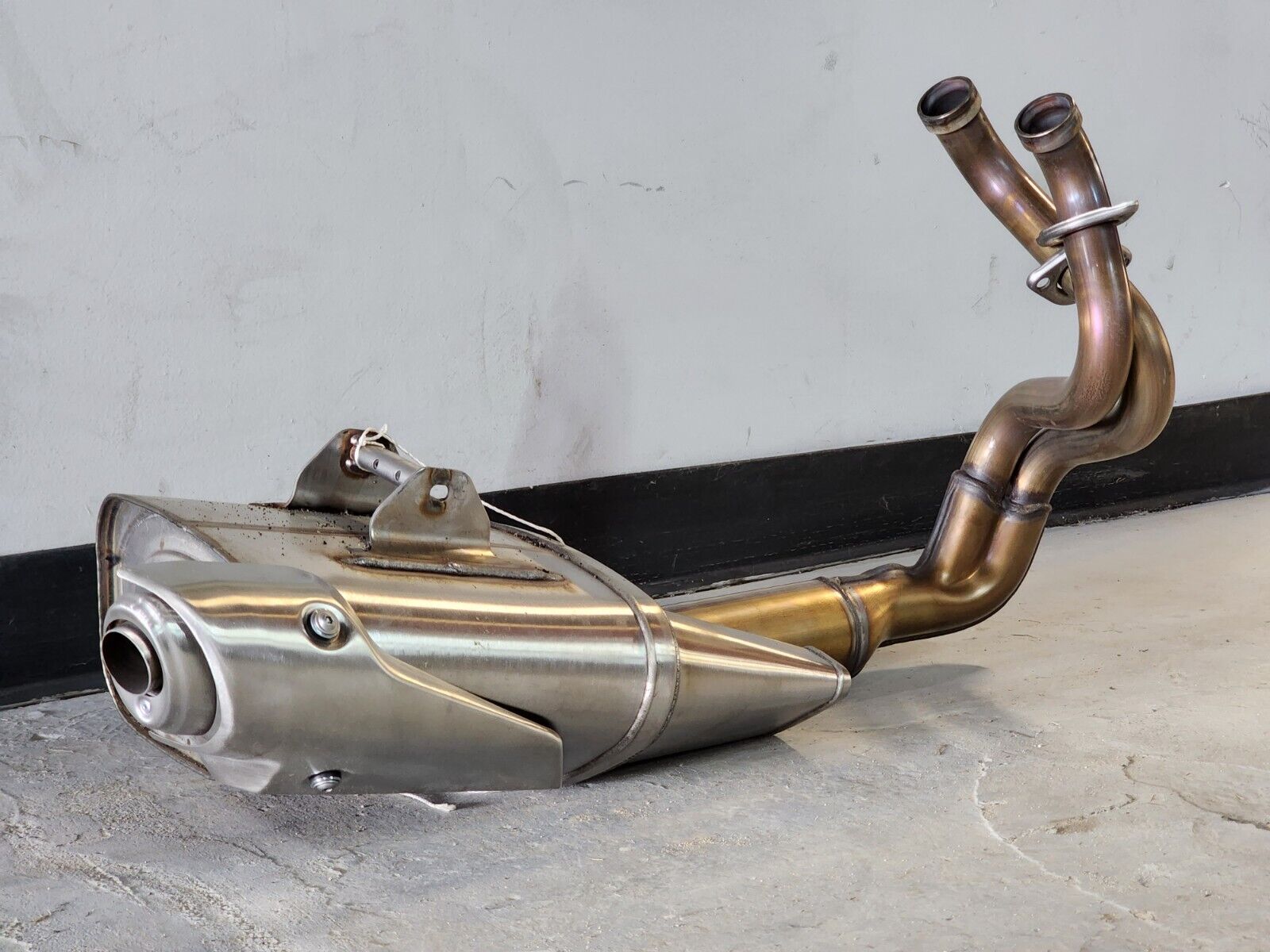 2023-2024 Kawasaki Ninja 650 Exhaust Assembly 49069-0885 2023-2024 Kawasaki Ninja 650 Exhaust Assembly 49069-0885
