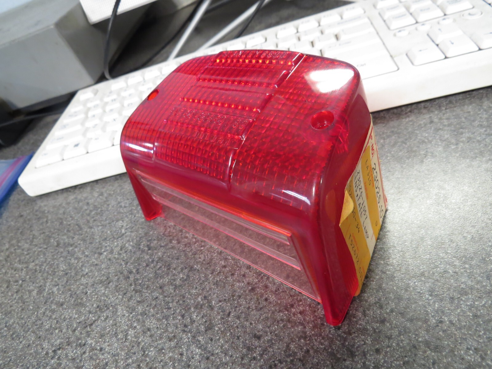 LEONARD バイザー サイズF レッド NOS Kawasaki Tail Lamp Lens 84-85 ZN700 84-85 ZN1100 VN1500