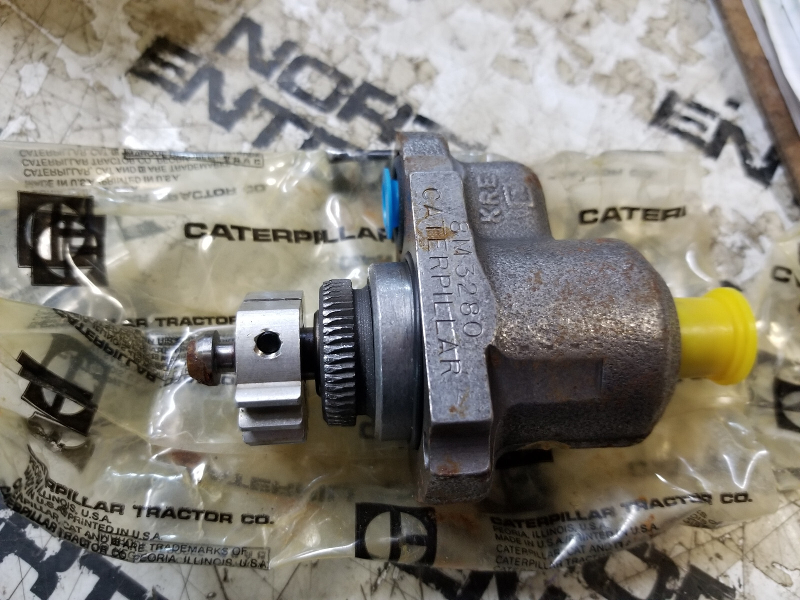 CATERPILLAR 8M-3280 FUEL PUMP 8M3280 - Picture 1 of 7