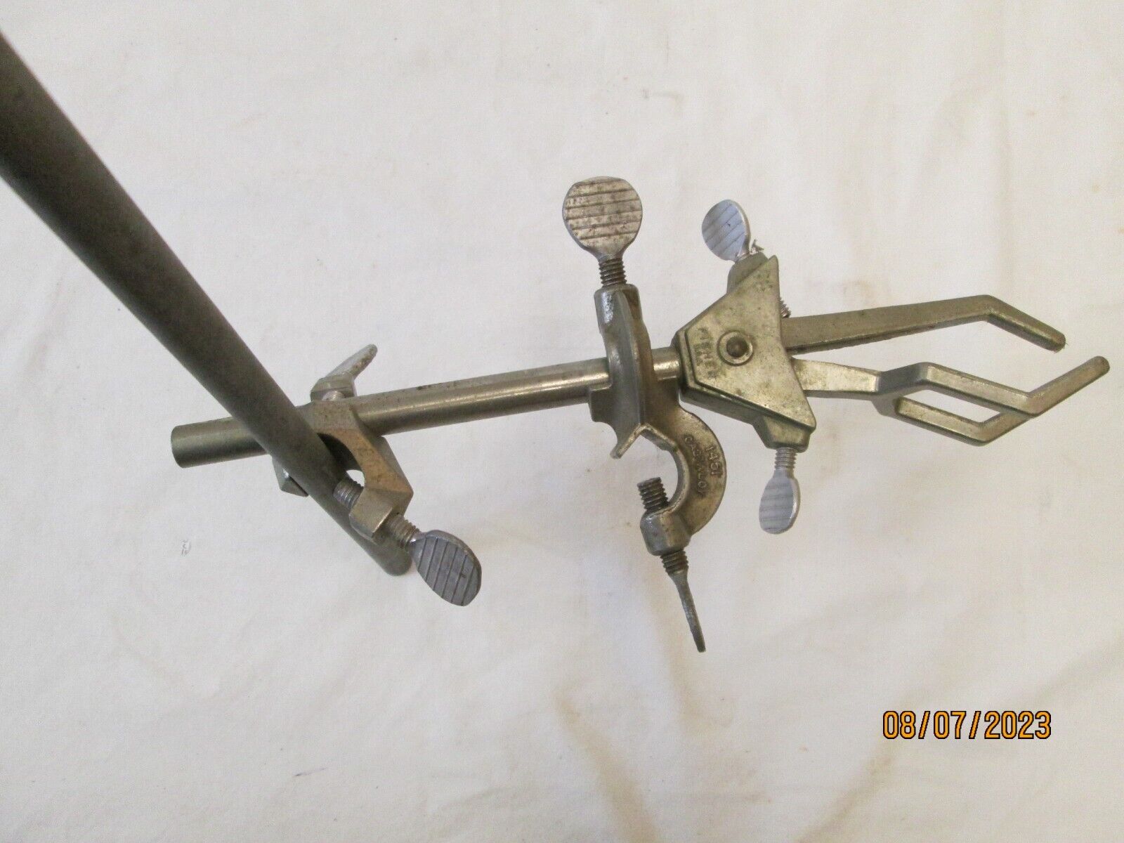 VINTAGE FISHER 1451 CASTALOY-R CLAMPS, STAND AND CAST IRON BASE.