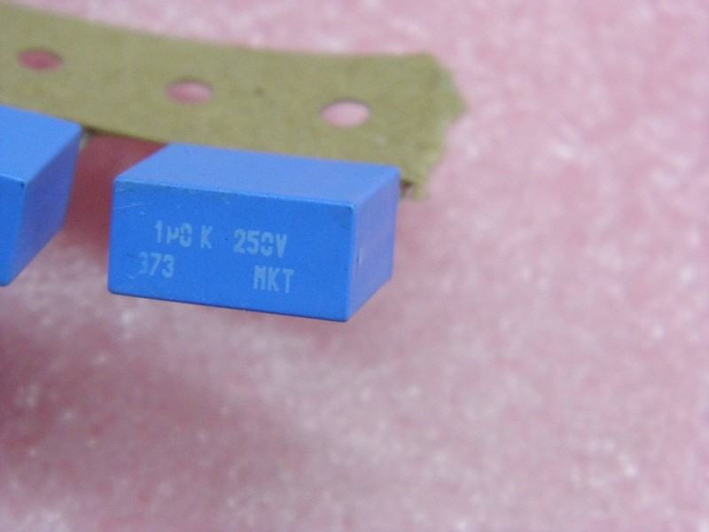 Lot X5 : Capacitor Condensateur 1ÂµF 1mf 250v Mkt373 10% Pas 15mm Pattes Longues