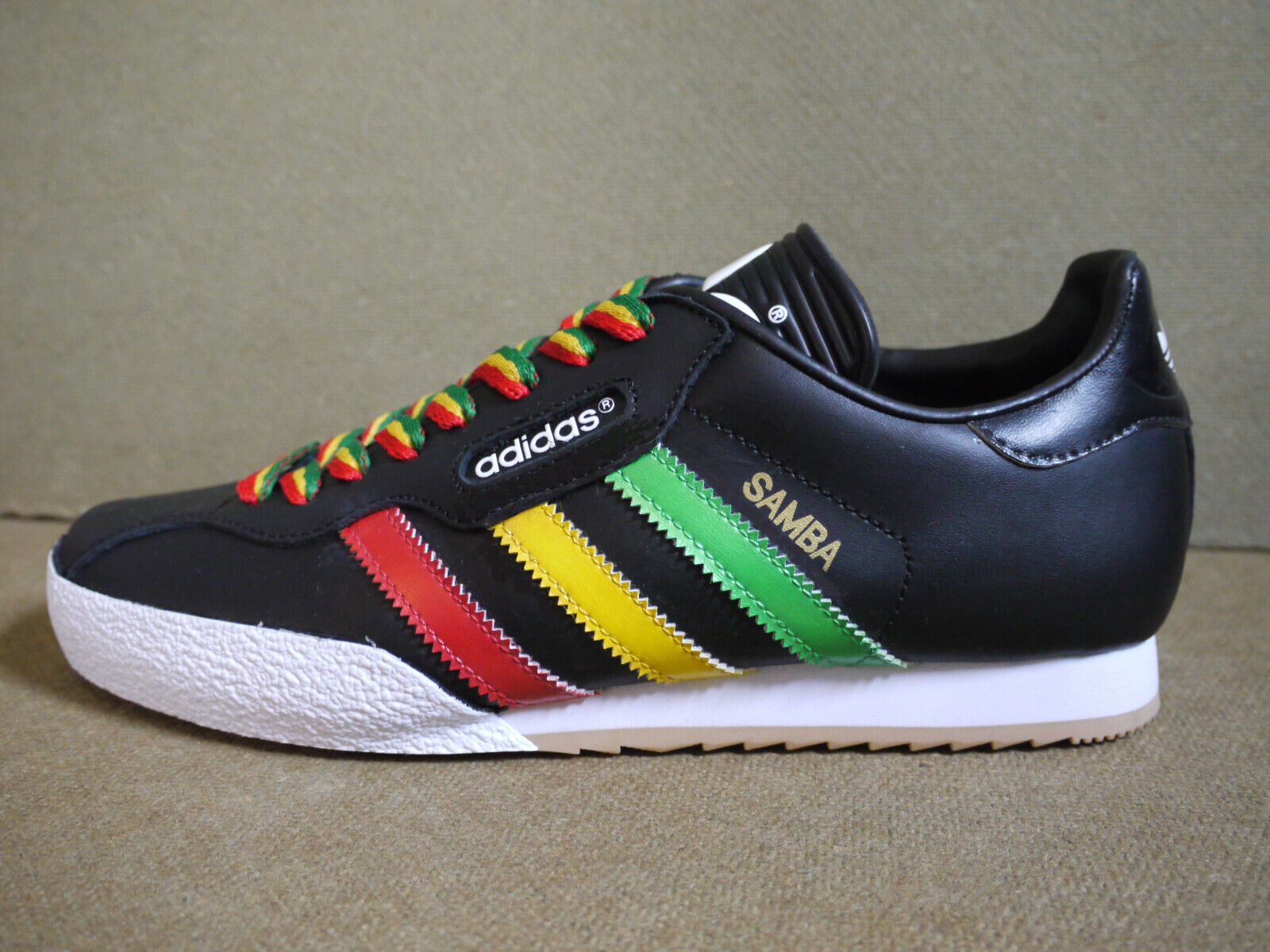 売切れ前に 大人気 adidas SAMBA OG シックなカラーでカッコイイ 売切れ前に 大人気 adidas SAMBA OG シックなカラーでカッコイイ