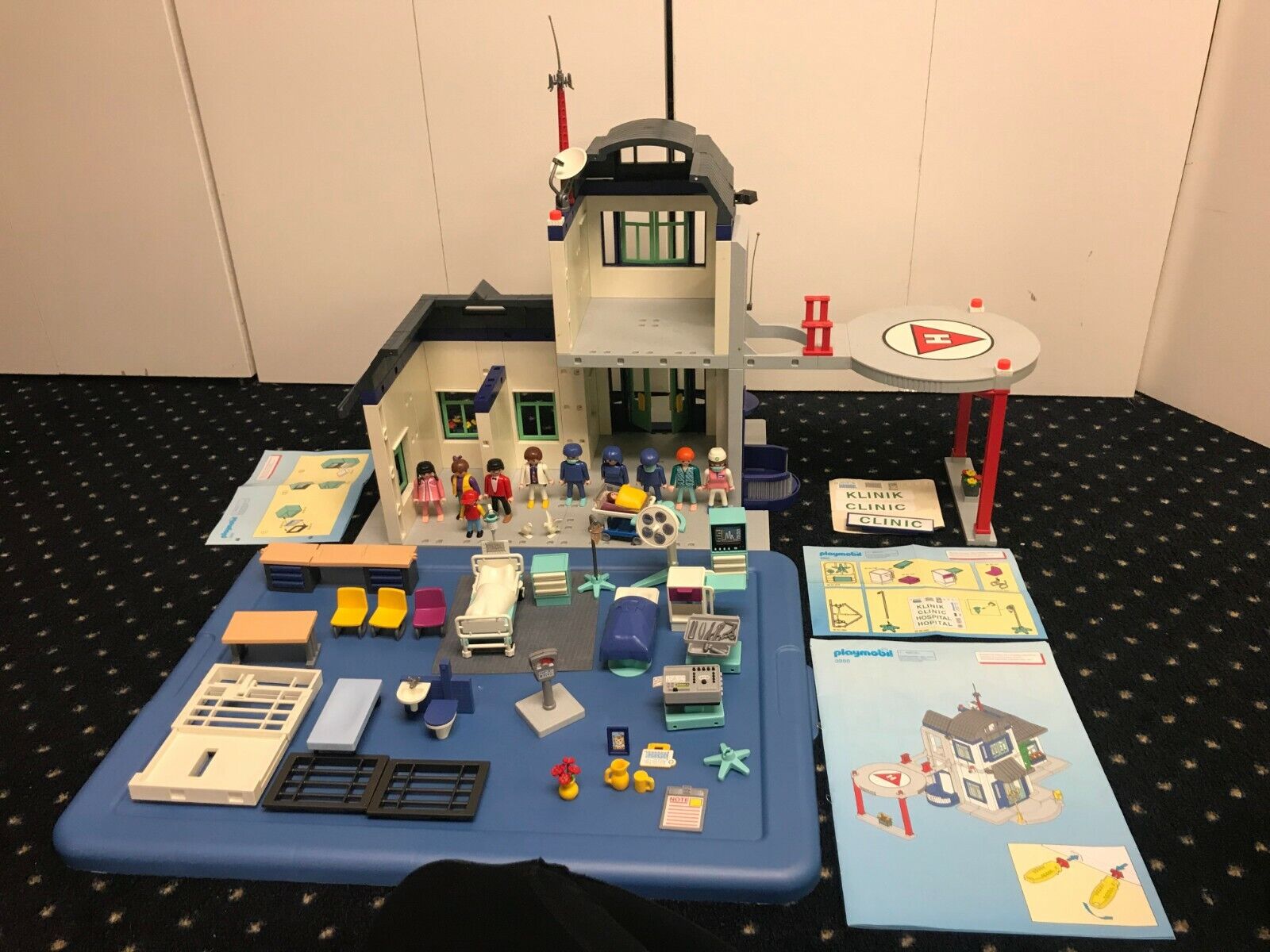 Playmobil Hospital/City Hall 3988 complete set + 3980 and