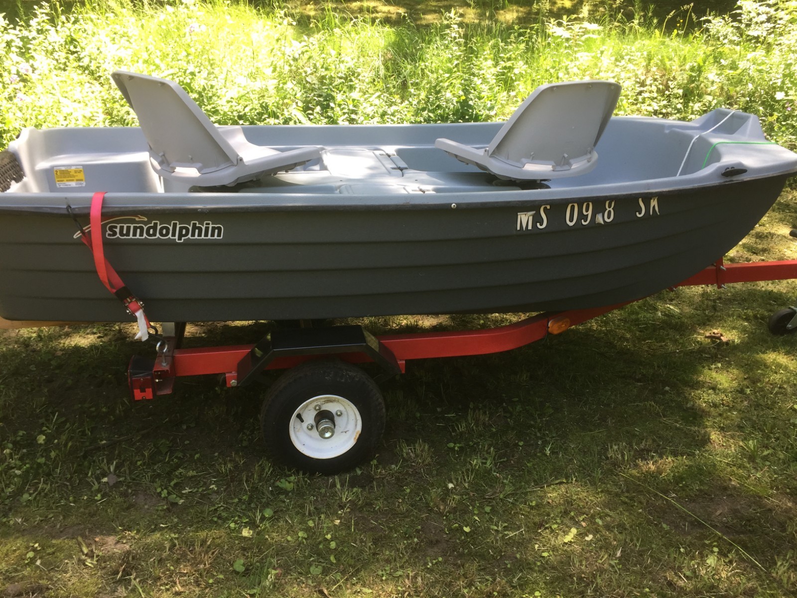 Boat - Sun Dolphin 2 seat Pro94 Bass Boat with trailer