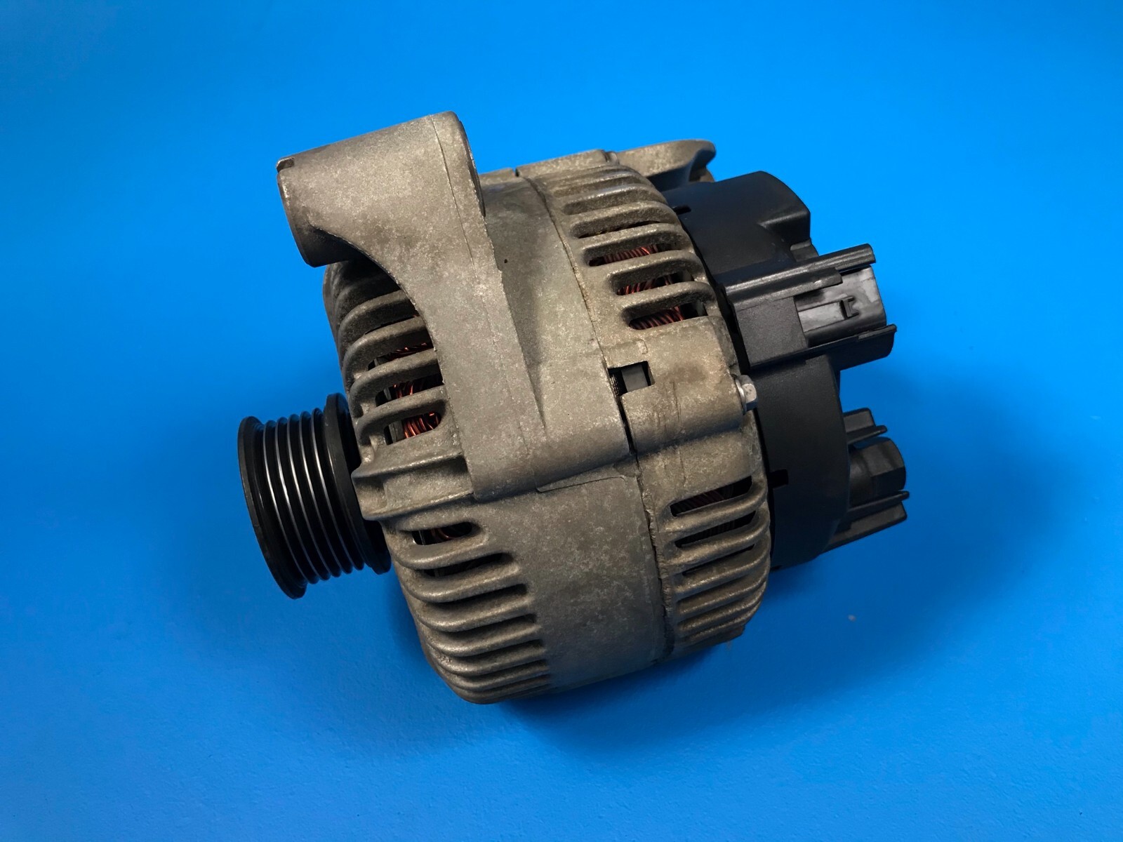 BMW M5 E60 ダイナモ 新品未使用 06 07 08 09 10 BMW E60 E63 E64 M5 M6 ALTERNATOR GENERATOR