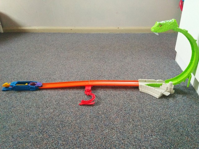 hot wheels snake smasher