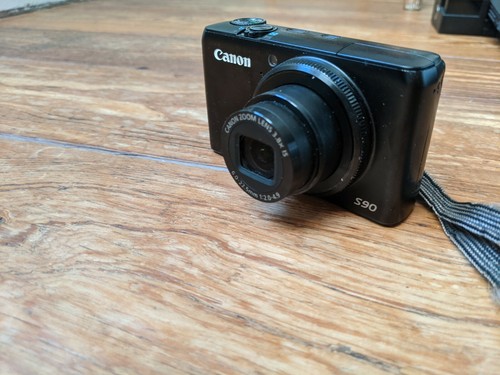 Canon PowerShot S90 10,0 MP Digitalkamera - Schwarz