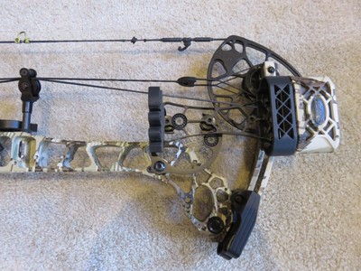 Matthews Triax Compound Bow 70 lb. 28