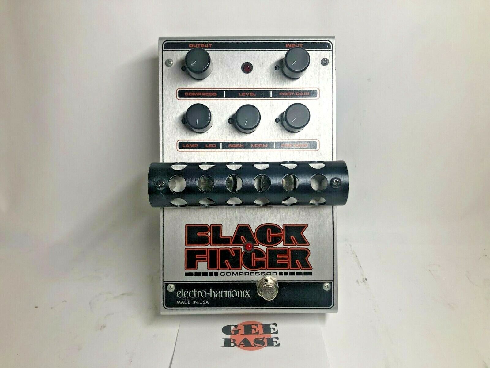 Electro-Harmonix Black Finger Optical Tube Compressor With Electro-Harmonix Black Finger Optical Tube Compressor With