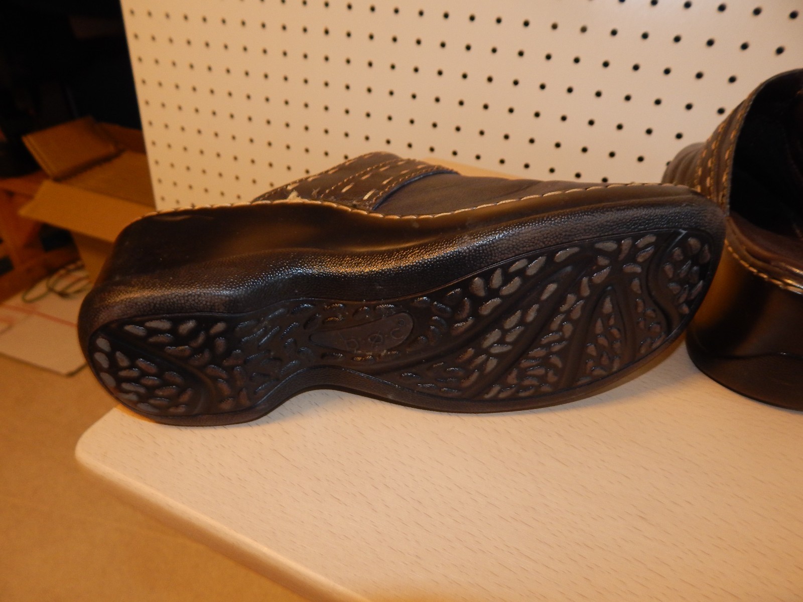 Womens b.o.c Born Concept shoe clogs - leather - size 9 - # BC6735 - brown