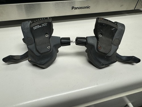 シマノ 刀春 17 2mvetro Shimano Deore LX ST-M570 MTB 3x9 Speed V-Brake Shifter Set