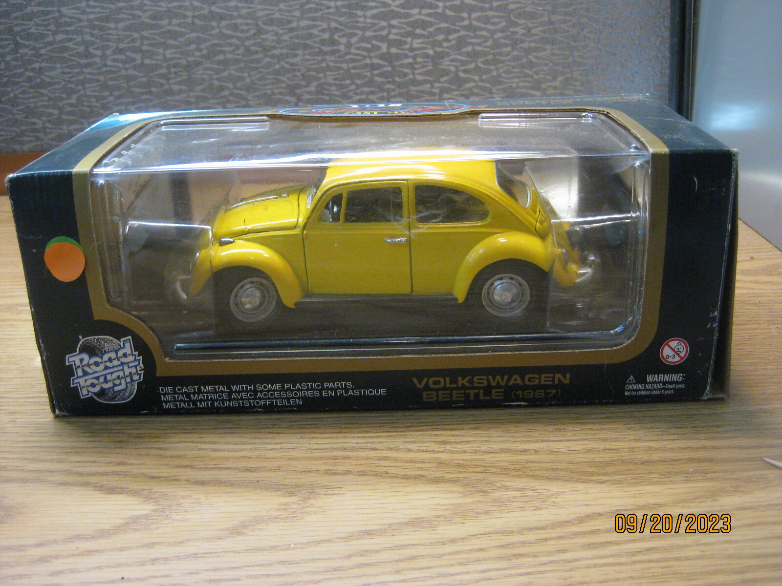 1/18 1967 VOLKSWAGEN VW BEETLE IN YELLOW BY YATMING ROAD