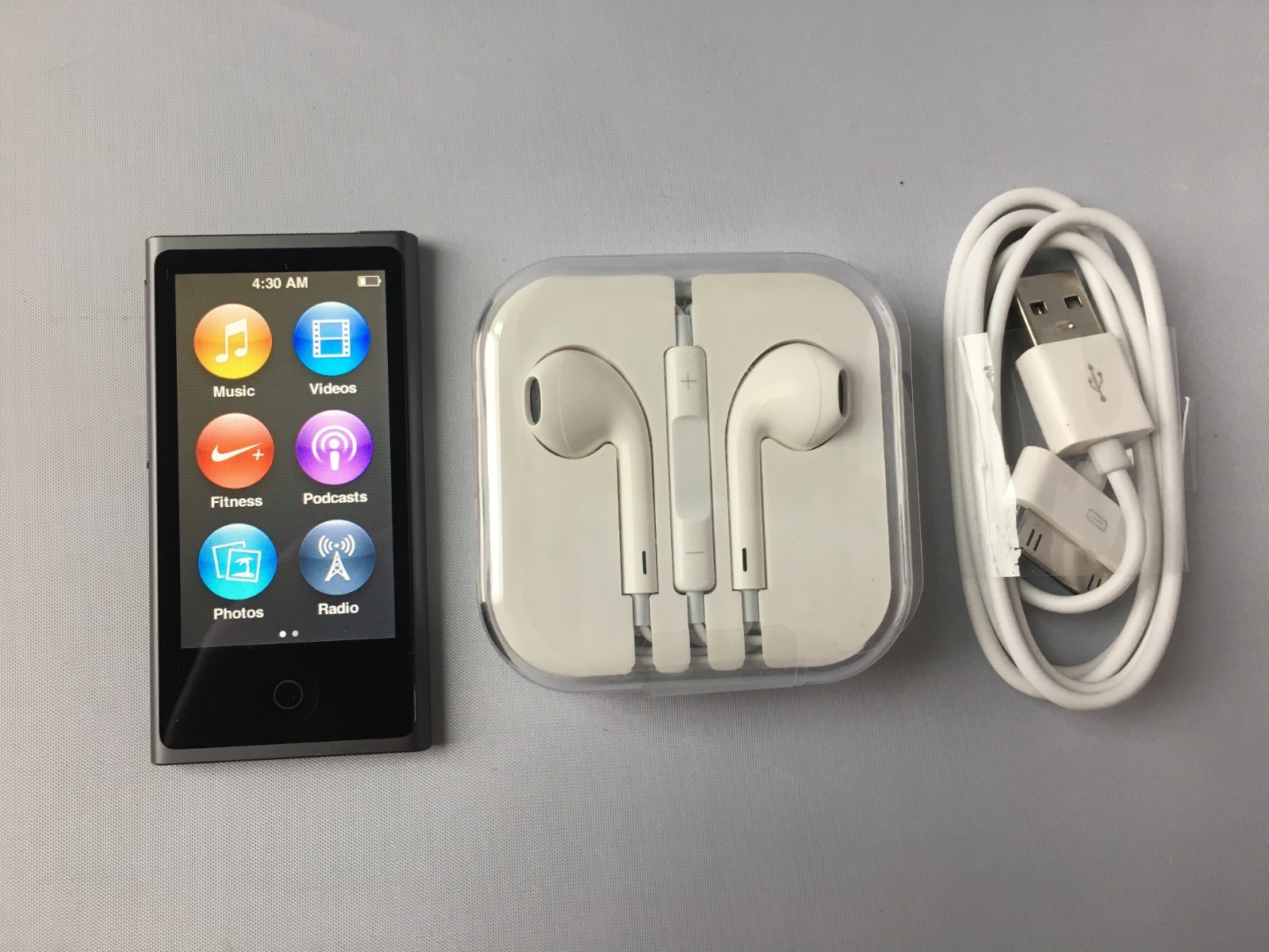 iPod nano 第7世代 16GB シルバー Apple 3076 ✓NEW Apple iPod Nano 7th Generation 16GB Space Gray Mp3