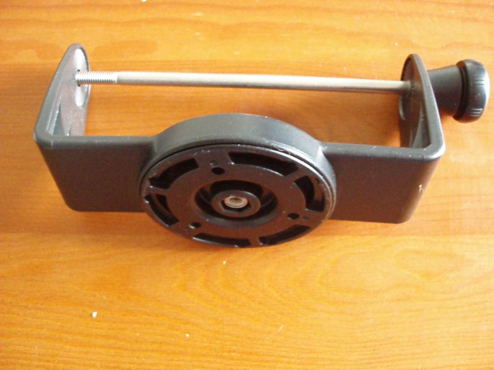 GARMIN Tilt & Swivel Mounting Bracket. NEW  P/N: 010-10522-00