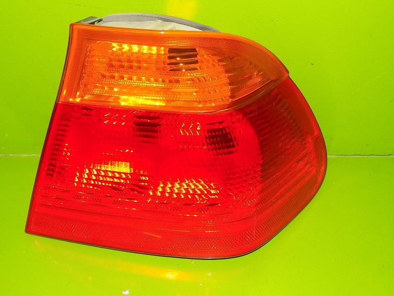01 02 03 BMW 325i E46 sedan OEM passenger right outer tail light 8364922