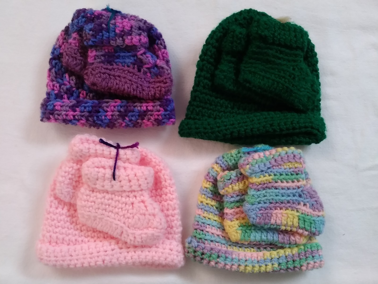 HANDMADE CROCHETED HATS AND BOOTIES  NEW   SET OF 4  GROUP B
