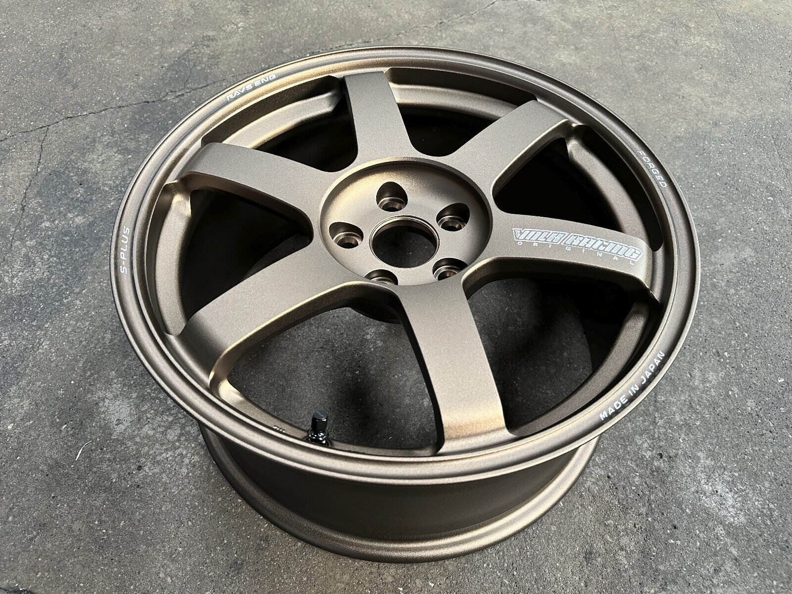 New 18x8.5 GENUINE RAYS TE37 SAGA JAPAN (4 Wheel) 5x112 fit New 18x8.5 GENUINE RAYS TE37 SAGA JAPAN (4 Wheel) 5x112 fit