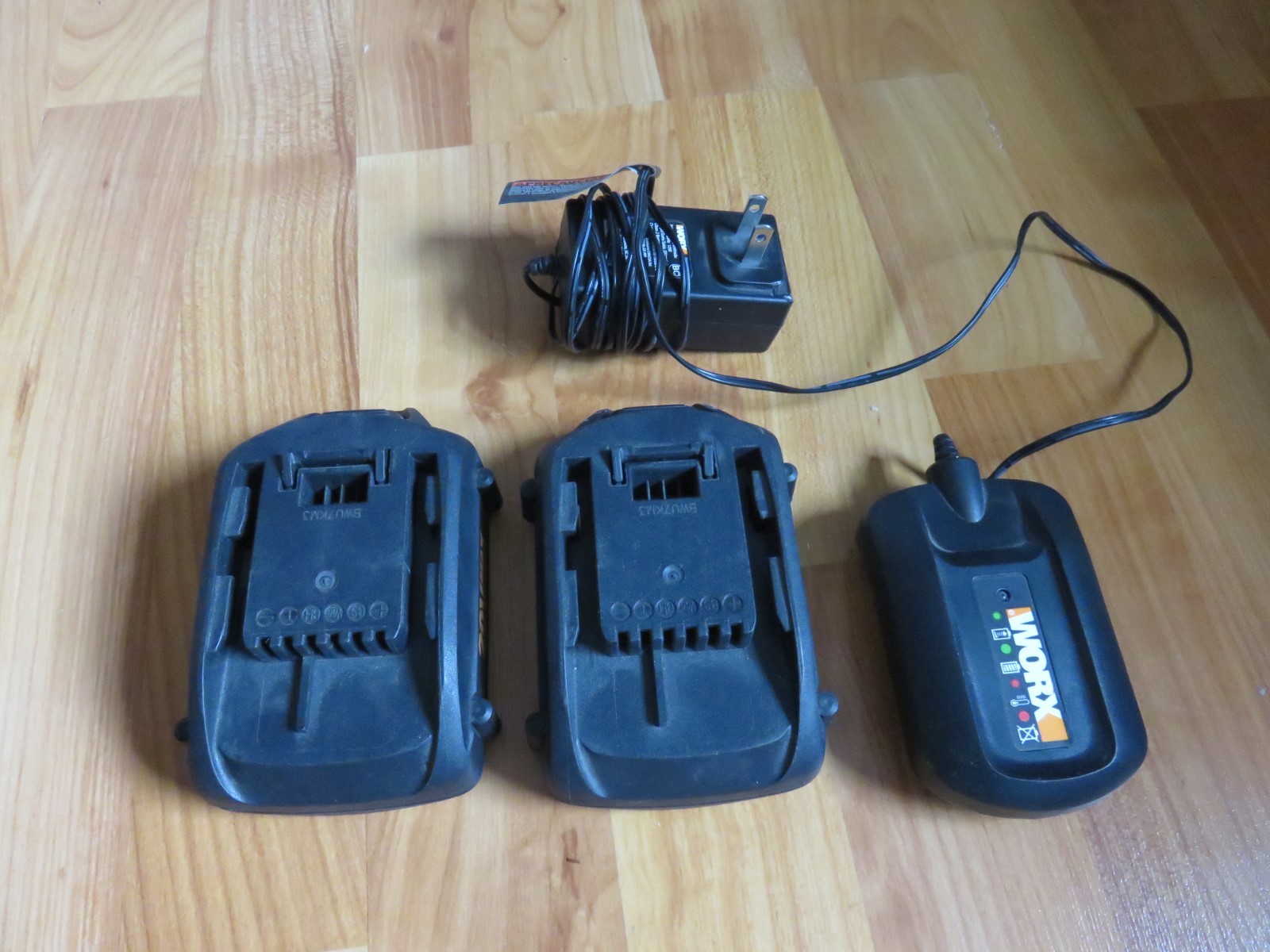2 WORX 20V Max Lithium Batteries WA3520 With Battery Charger WA3732 FREE SHIP