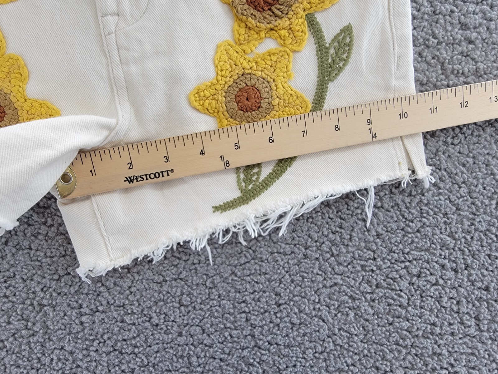 BLANKNYC Embroidered Denim Shorts Women's 24 Ray of Sunshine Button Zip Closure - Picture 6 of 18