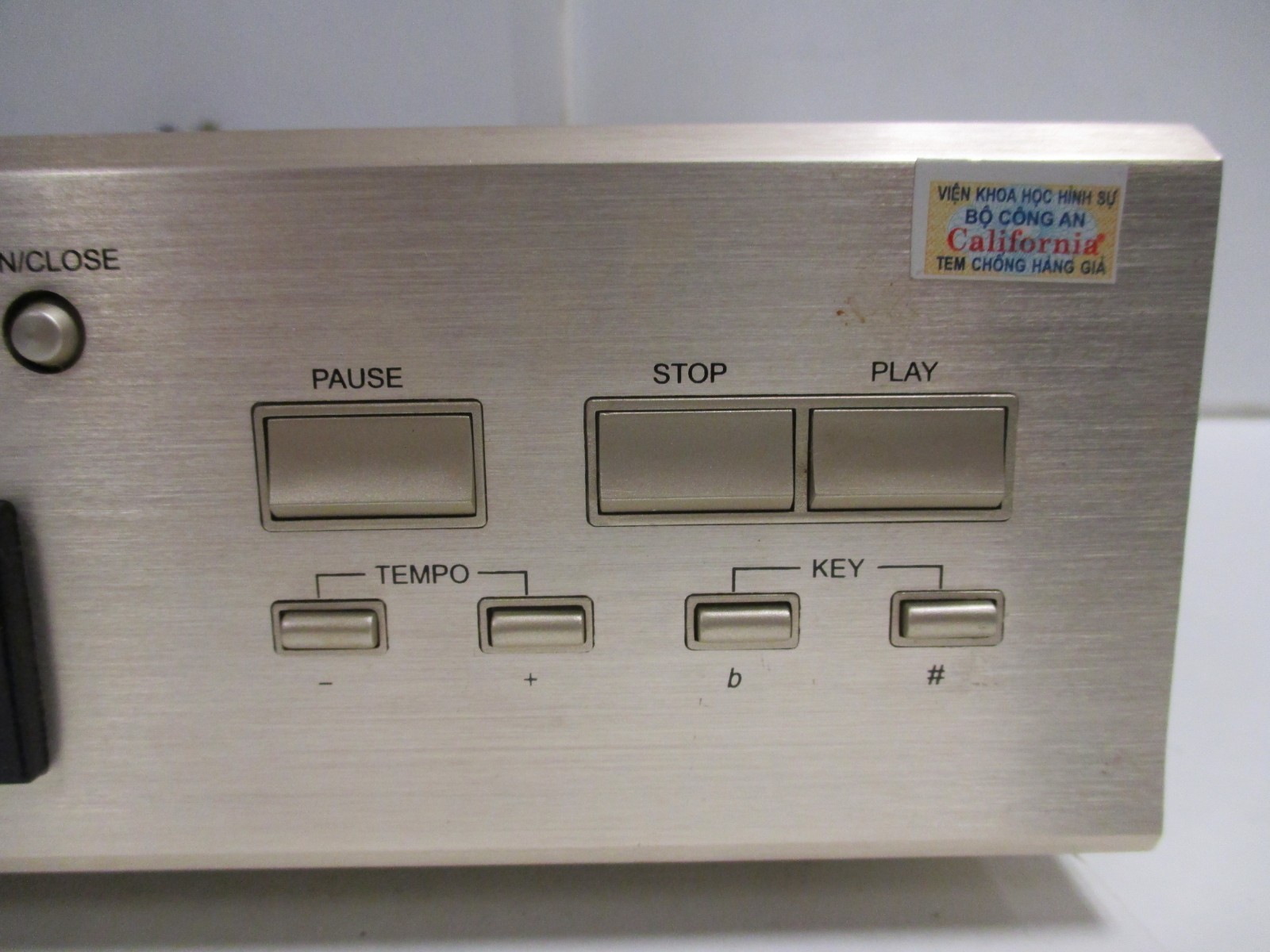 California DVD MIDI-8000KN HI-TECH Karaoke 2-Mic Input MP4 Media Player