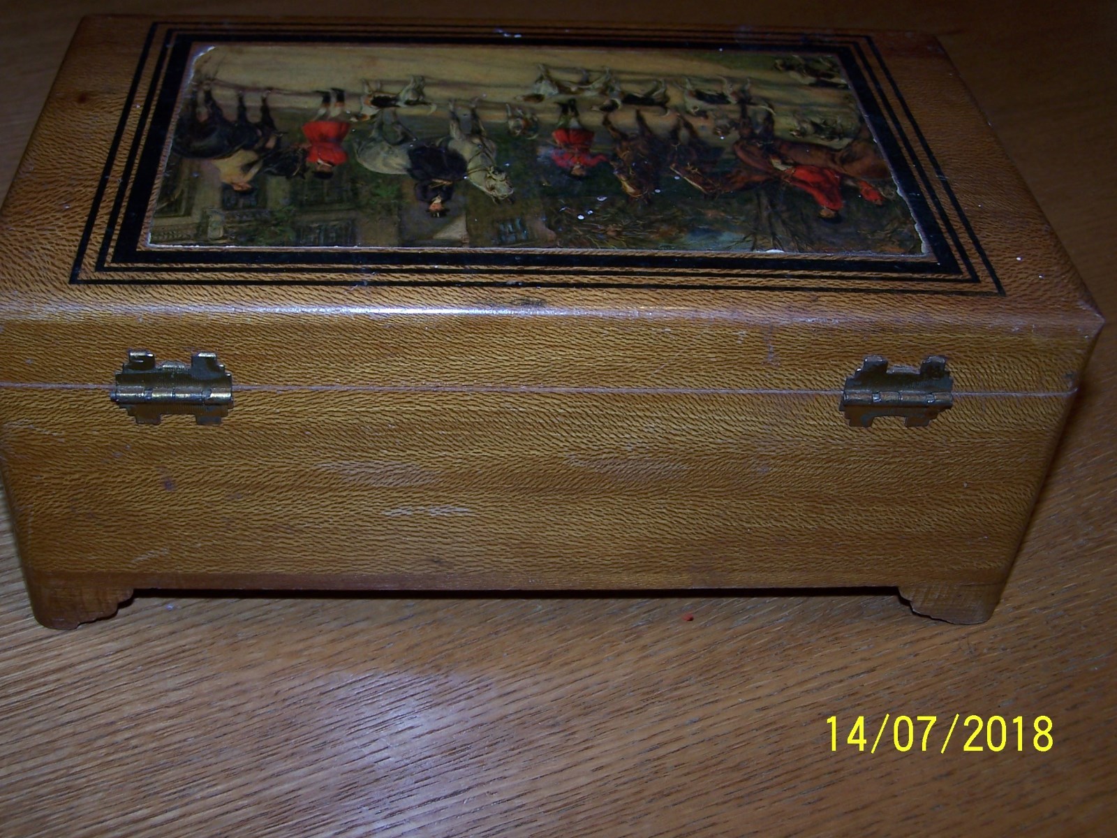 Vintage Footed Wood Trinket Jewelry Box Hinged Vintage Art on Lid 10