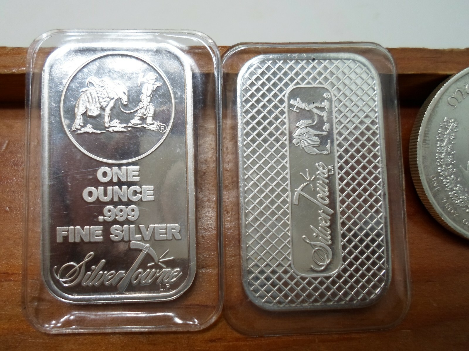 Silver .999     1 Round    and     3 Bars   4 troy onces total