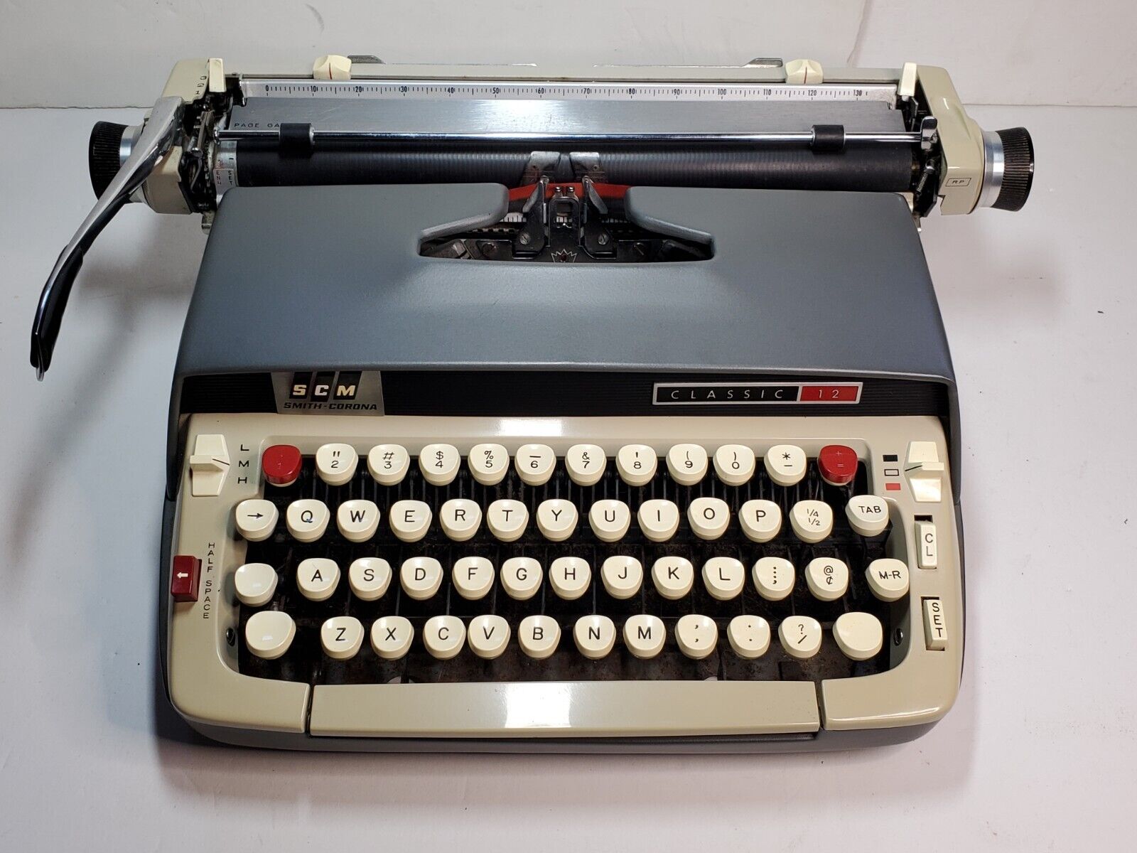 Vintage SCM Smith Corona CLASSIC 12 Typewriter - READ Vintage SCM Smith Corona CLASSIC 12 Typewriter - READ