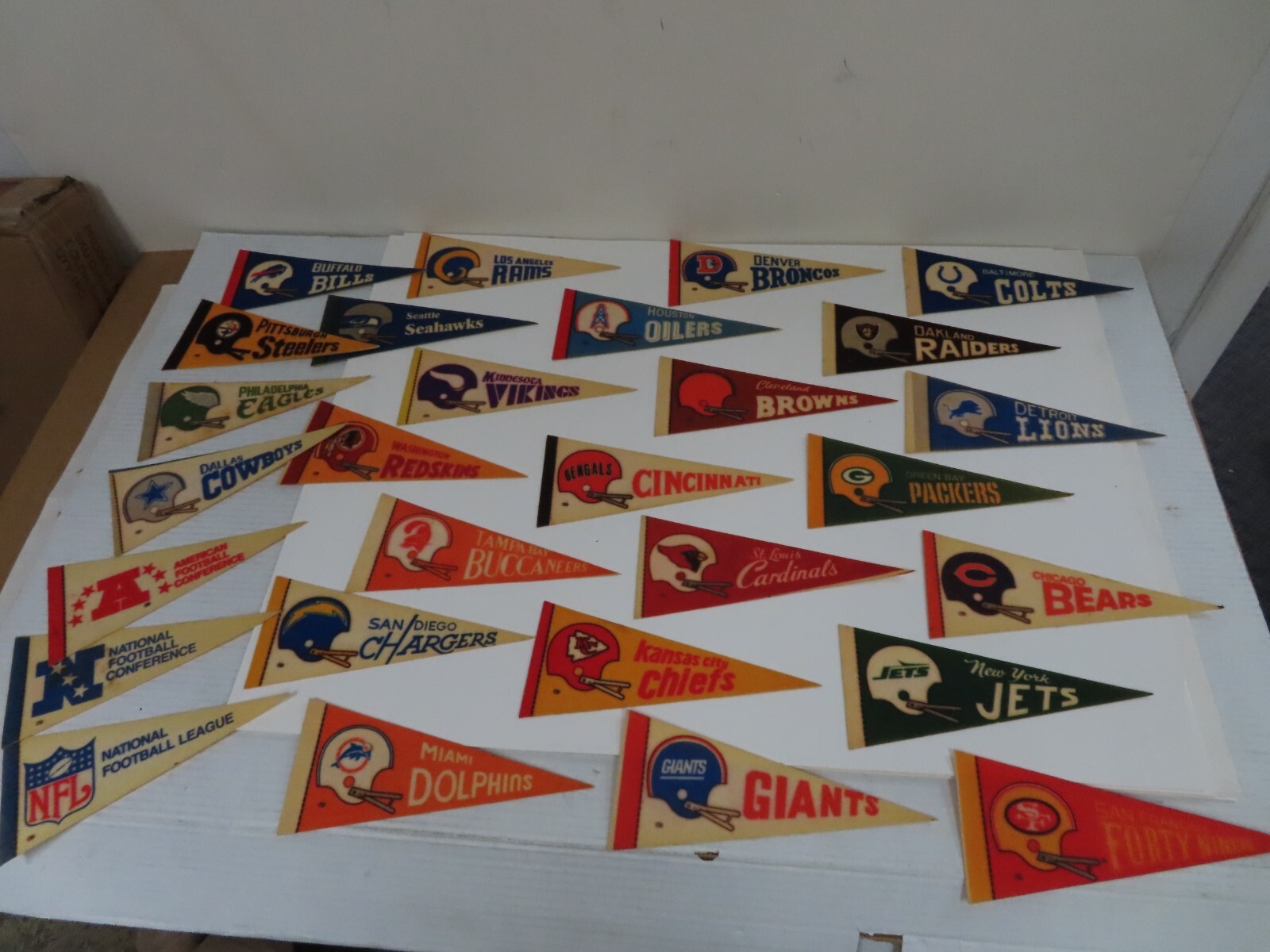 1970'S LOT OF 28 different VINTAGE 9