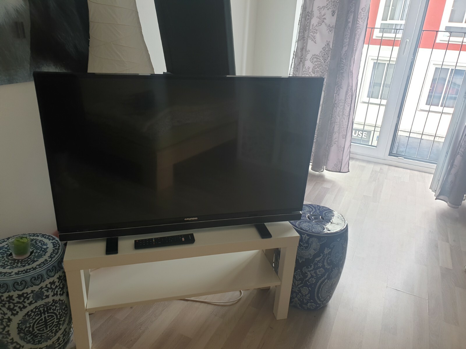 Ein 2 Jähriger Fernsehen zur Selbstabholung 