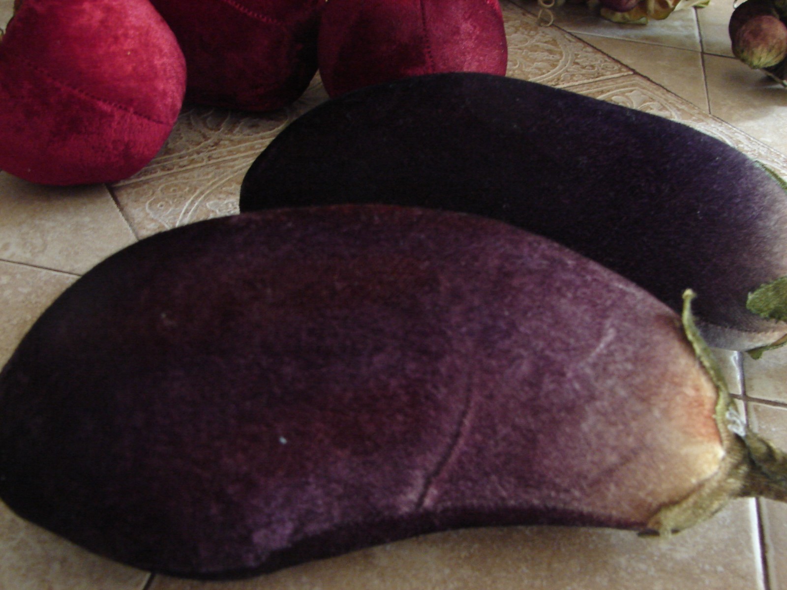 VINTAGE LOT OF VELVET HANDMADE FRUIT GRAPES,EGGPLANT,APPLES DECORATIVE