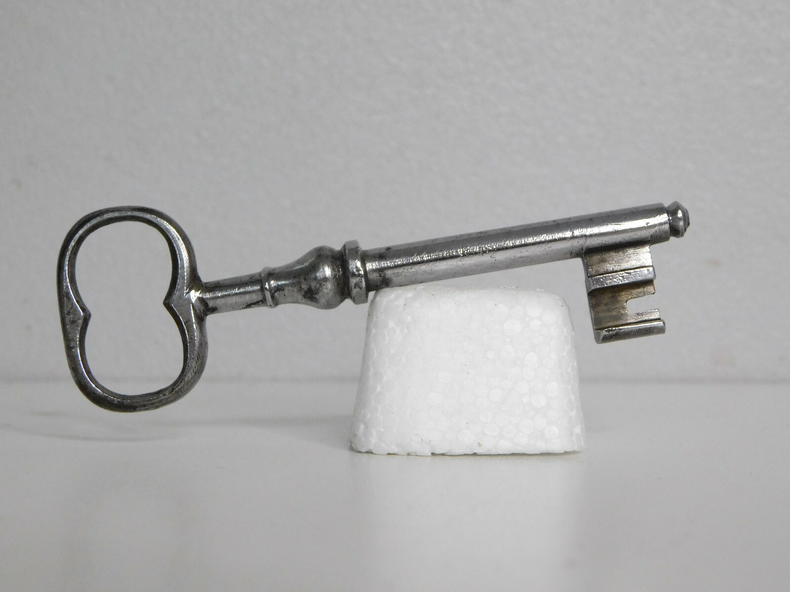 L’histoire de la clef Histoire des clefs, de la haute antiquité à nos clefs USB