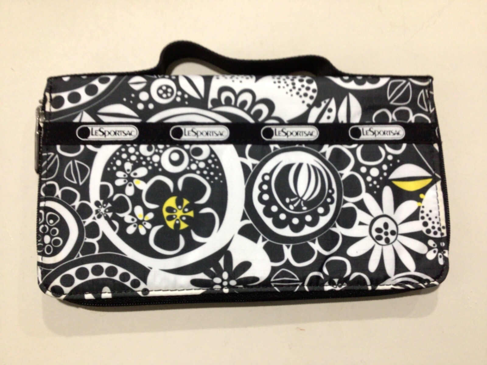【LeSportsac】ZIP TRAVEL WALLET LeSportsac Travel WALLET Zip Around Passport Credit Card