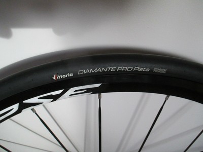 clincher road tyre