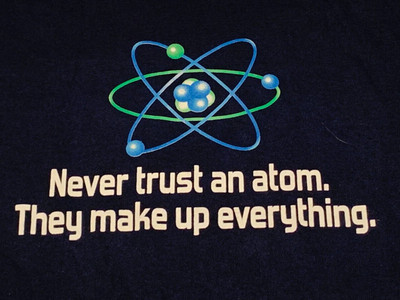 Never Trust an Atom They Make Up Everything Graphic Tee Men's Medium SS Blue