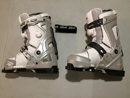 Nice Apex ML-3 Women's Ski Boots. Size W 9/ 26.0.  Gently Used (321mmA)