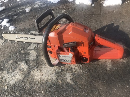 Husqvarna 257 Chainsaw 18” Bar N Chain. Nice Shape For A Older Saw N Runs Great