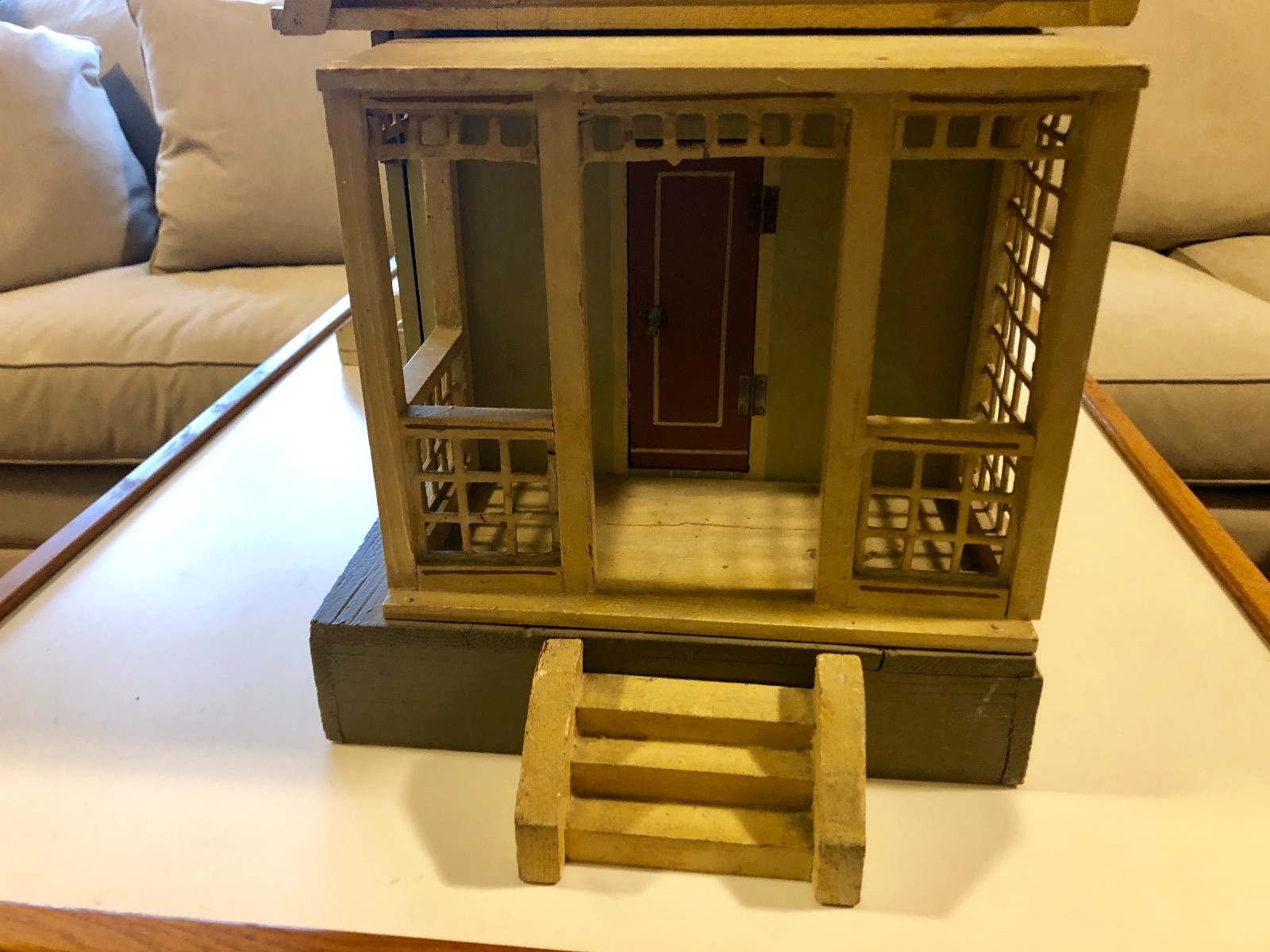 Gothshalk Vintage Doll House, 1926 with original furniture, excellent condition