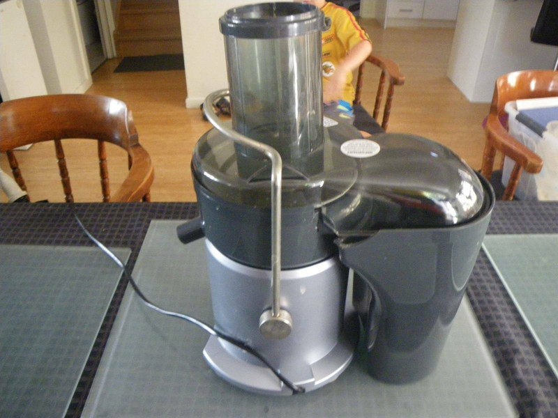 BREVILLE JUICER JE90J STAINLESS STEEL 